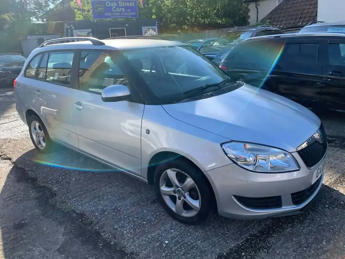Usado Skoda Fabia SE 2011 Prateado Carrinha