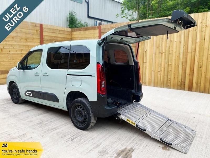 Green Used 2019 Citroën Berlingo MPV | £16,945 - Image 1/3