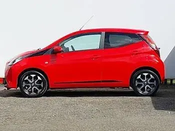Gebraucht Toyota Aygo X-plore 69 PS (50 kW) 2018 Rot Kleinwagen
