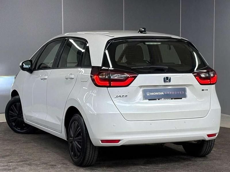 Used Honda Jazz Hybrid 107 HP (78 kW) 2023 White Hatchback
