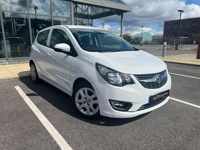 Used Vauxhall Viva 75 HP (55 kW) 2017 White Hatchback