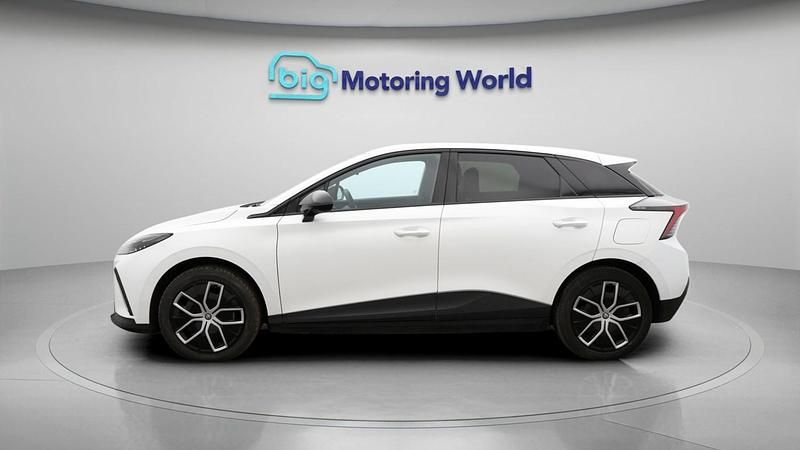 Used MG MG4 EV Trophy 147 kW (201 HP) 2023 White Hatchback