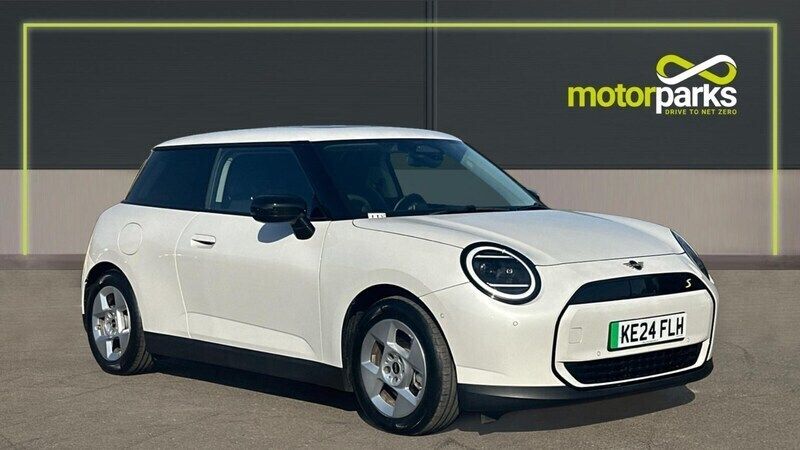 White New 2024 Mini Cooper Classic Hatchback | £26,500 (Fair price) - Image 1/4