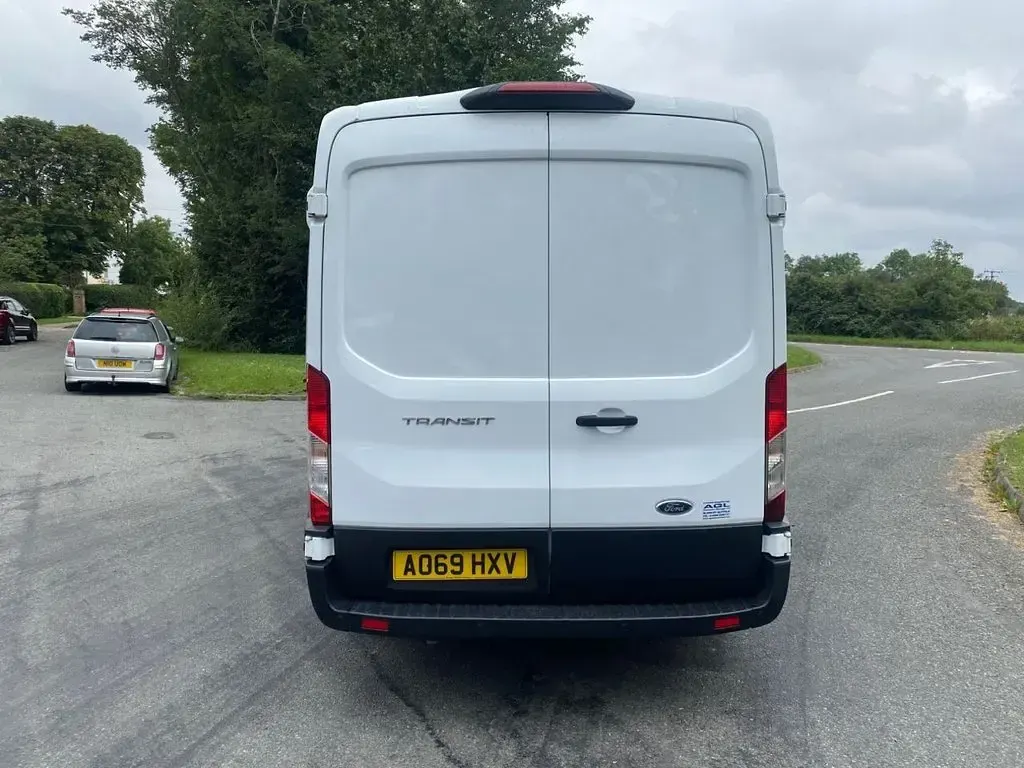 Used Ford Transit Trend 130 HP (95 kW) 2019 White Van