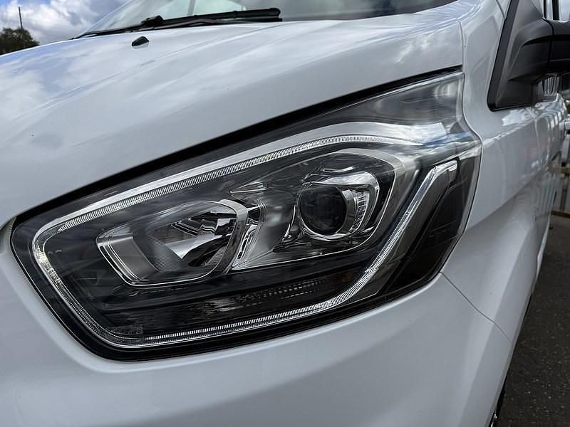 Used Ford Transit Custom Limited 130 HP (95 kW) 2023 White Van