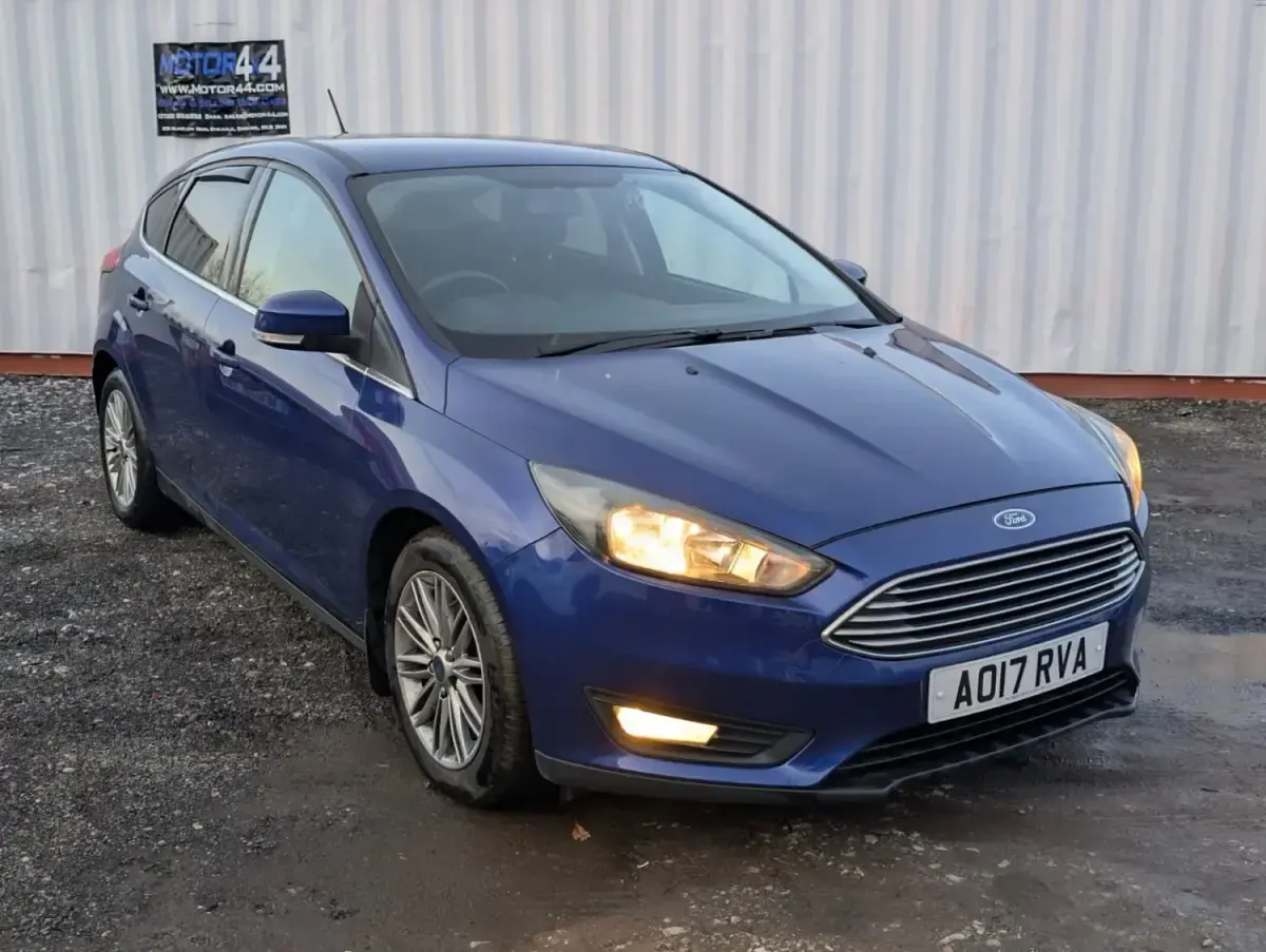 Begagnad Ford Focus Zetec 100 HK (73 kW) 2017 Blå Halvkombi