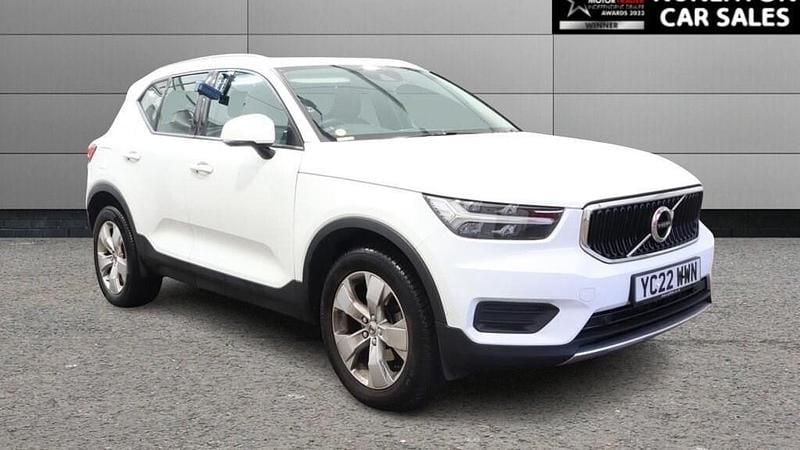 Used Volvo XC40 Momentum 2022 White SUV