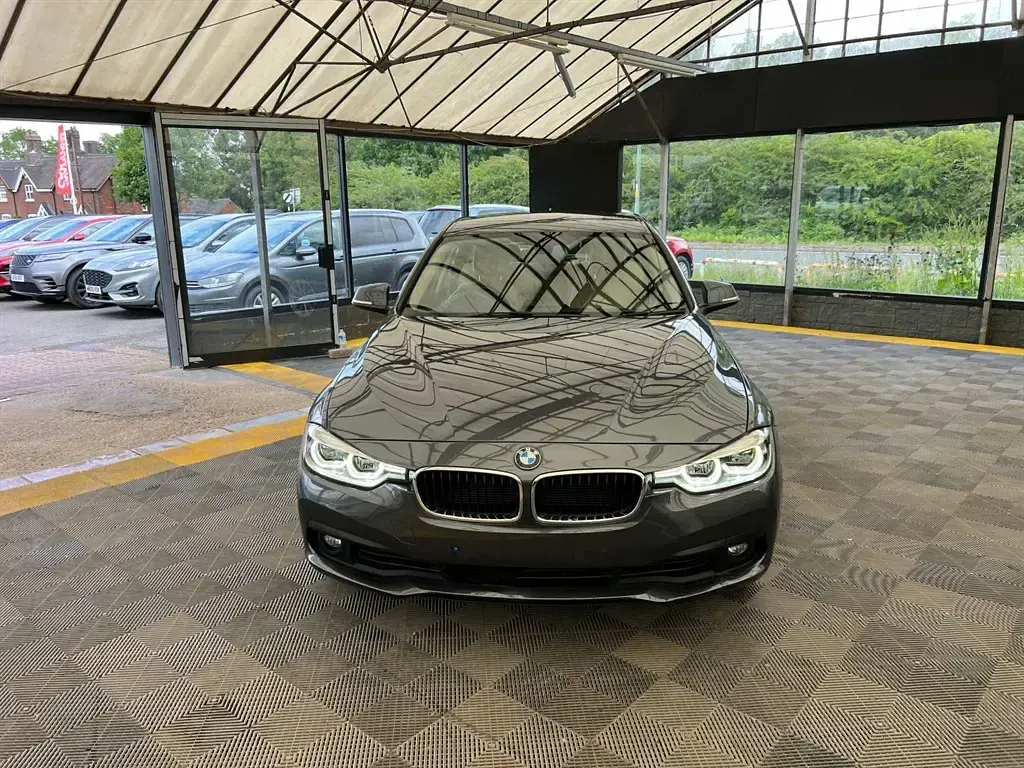 Used BMW 318 Comfort Edition 2018 Grey Sedan