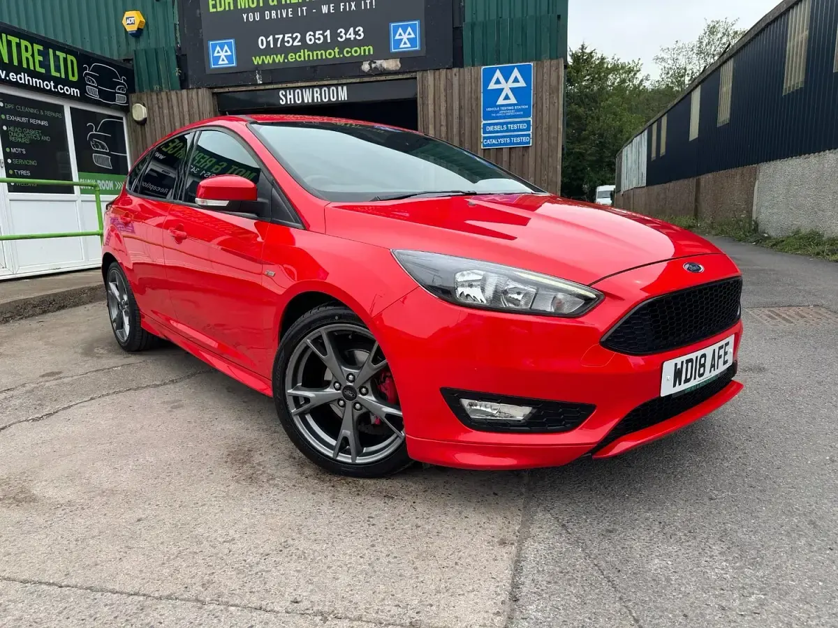 Used Ford Focus ST-Line X 140 HP (102 kW) 2018 Red Hatchback