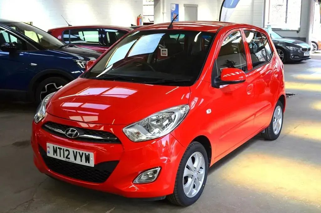 Usado Hyundai i10 Active 85 HP (62 kW) 2012 Vermelho Citadino