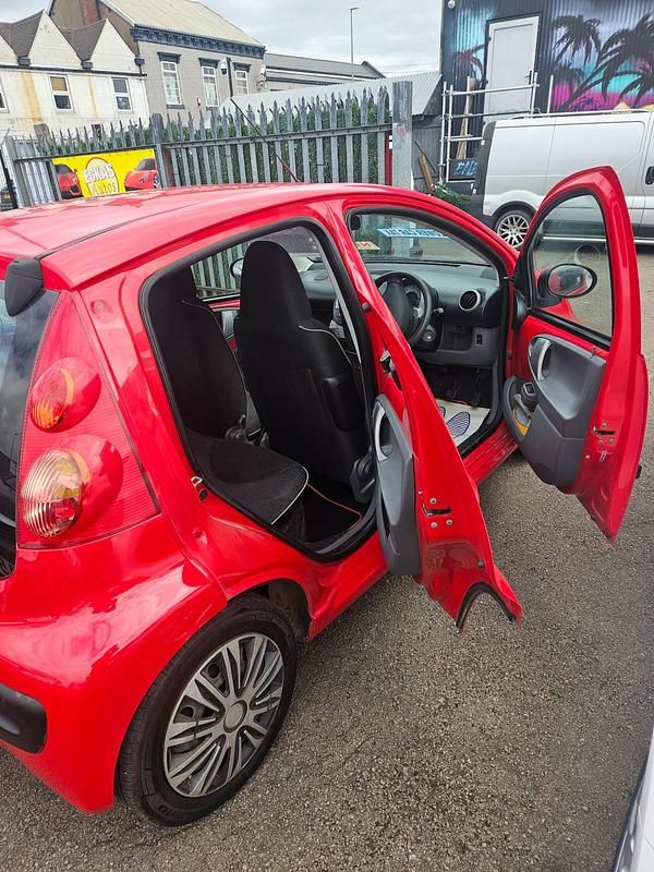Used Peugeot 107 68 HP (50 kW) 2010 Red Hatchback