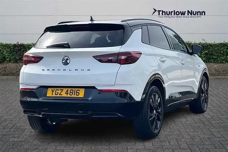 Used Vauxhall Grandland X GS Line 130 HP (95 kW) 2022 White SUV