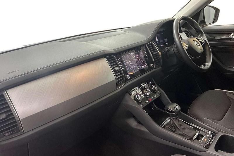 Used Skoda Kodiaq SE Drive 147 HP (108 kW) 2023 Brilliant silver metallic SUV