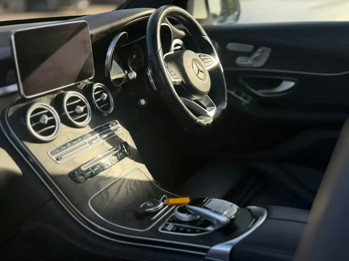 Used Mercedes GLC220 AMG line 170 HP (125 kW) 2017 White SUV