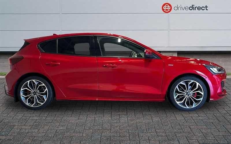 Used Ford Focus ST-Line X 155 HP (114 kW) 2024 Red Hatchback