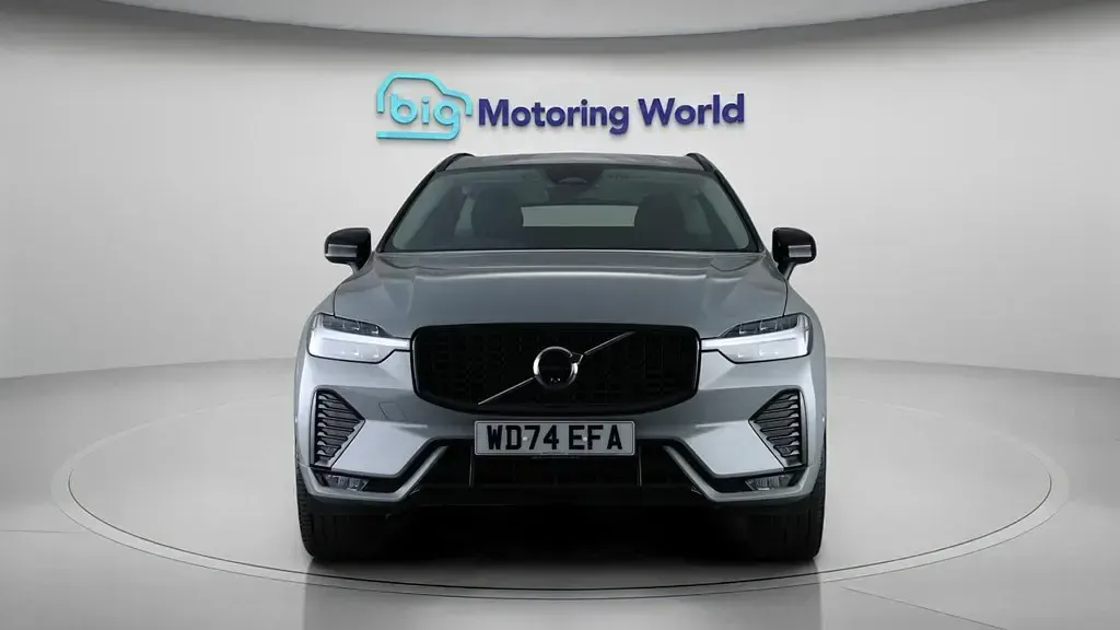 Second-hand Volvo XC60 Plus 250 CP (183 kW) 2024 Gri SUV