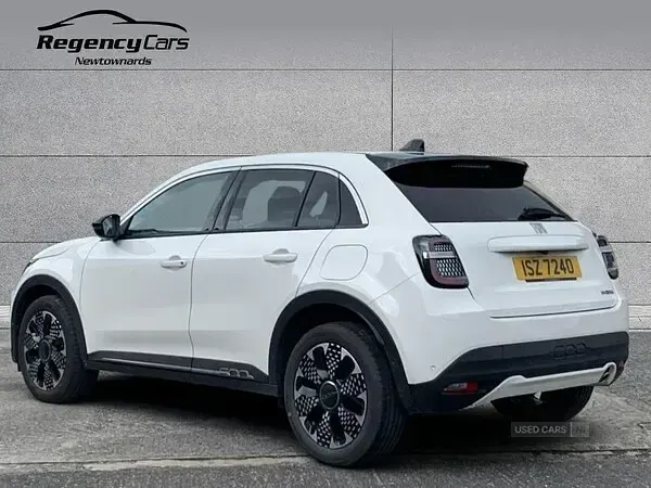 New Fiat 600 La Prima 2025 White SUV