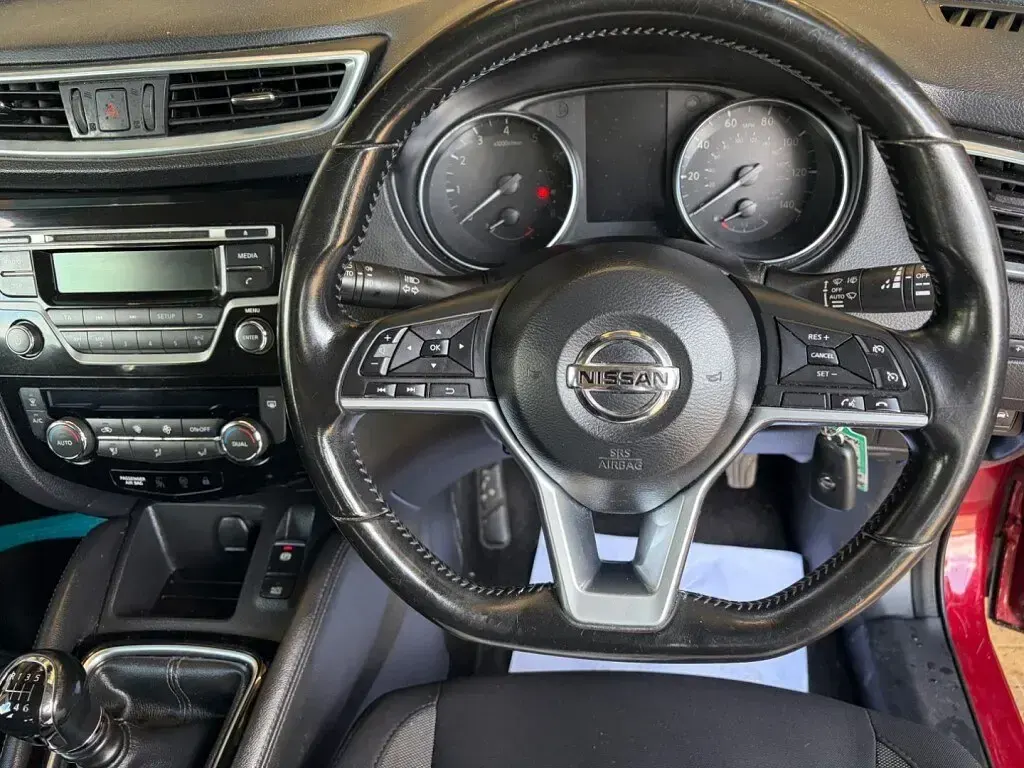 Used Nissan Qashqai Acenta 115 HP (84 kW) 2017 Red SUV
