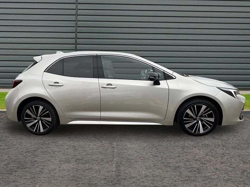Used Toyota Corolla Design 140 HP (102 kW) 2025 Silver Hatchback