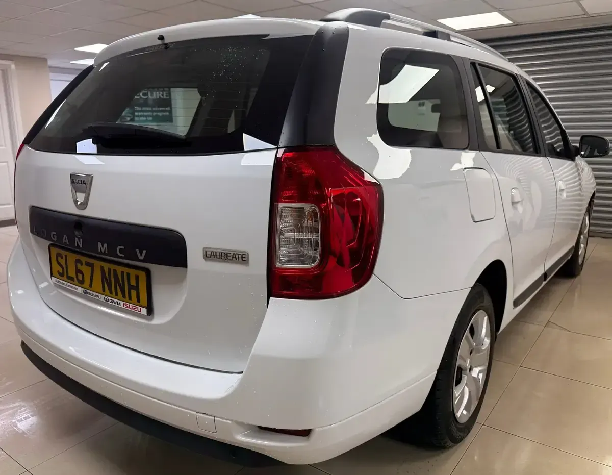 Used Dacia Logan MCV Lauréate 90 HP (66 kW) 2017 White Estate