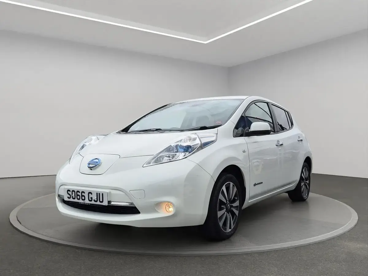 Used Nissan Leaf Tekna 80 kW (109 HP) 2016 White Hatchback