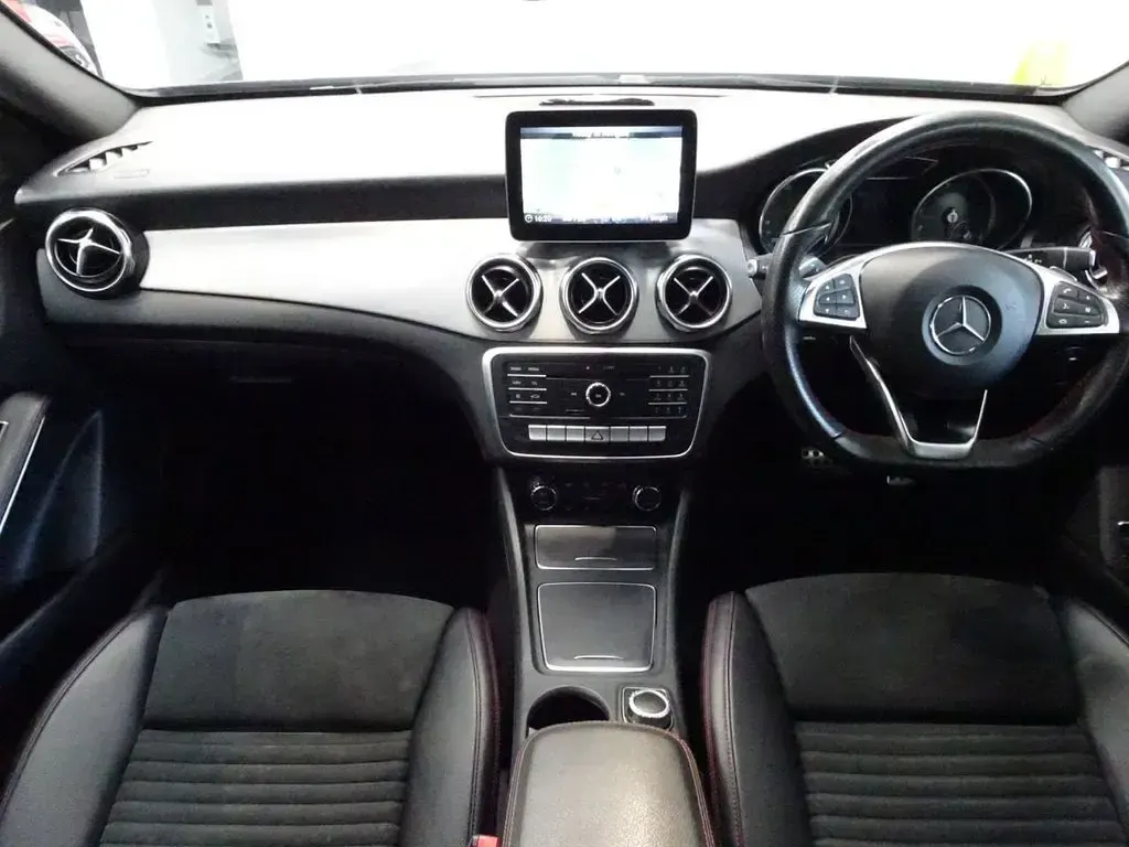 Used Mercedes GLA180 AMG line 122 HP (89 kW) 2020 Black SUV