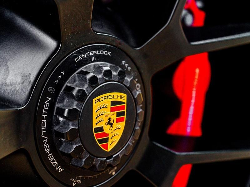 Begagnad Porsche 911 541 HK (397 kW) 2025 Svart Cab