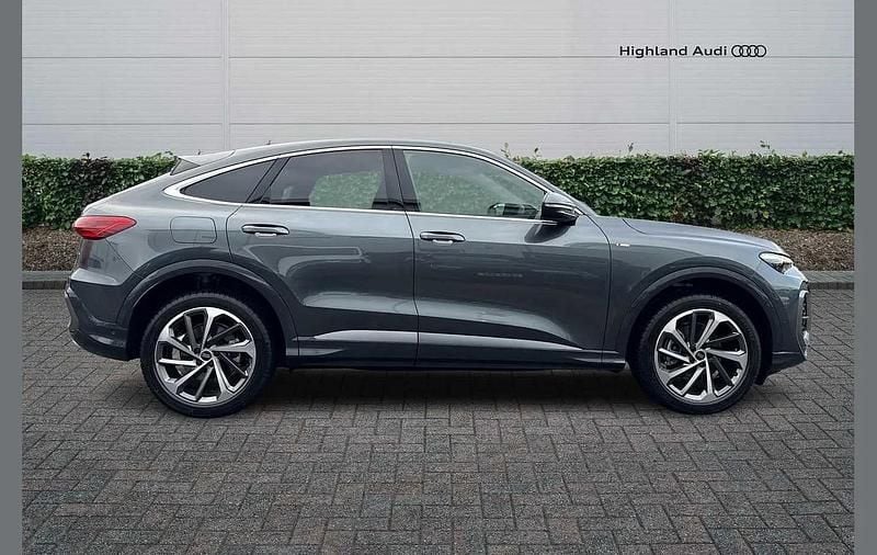 Begagnad Audi Q5 Sportback S-Line 268 HK (197 kW) 2025 Grå SUV