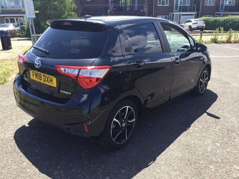 Used Toyota Yaris Hybrid Design 2018 Black Hatchback