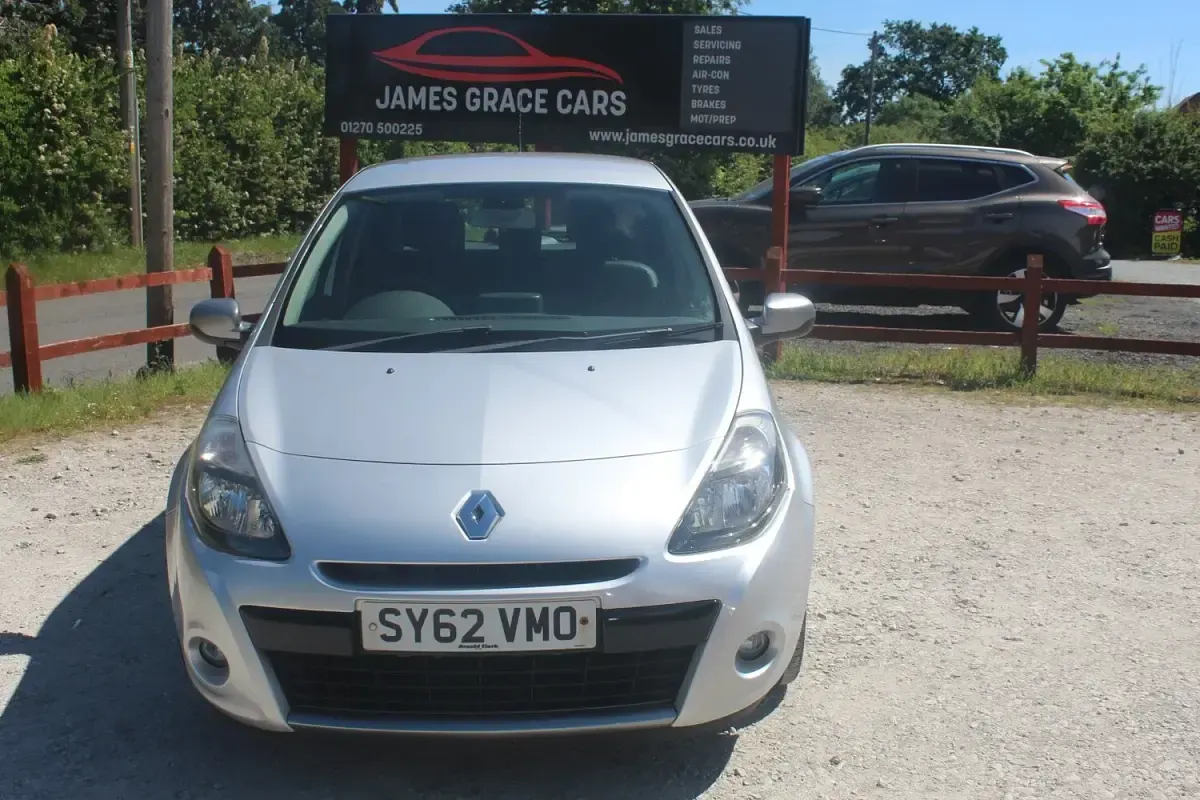 Used Renault Clio IV Dynamique 2012 Silver Hatchback