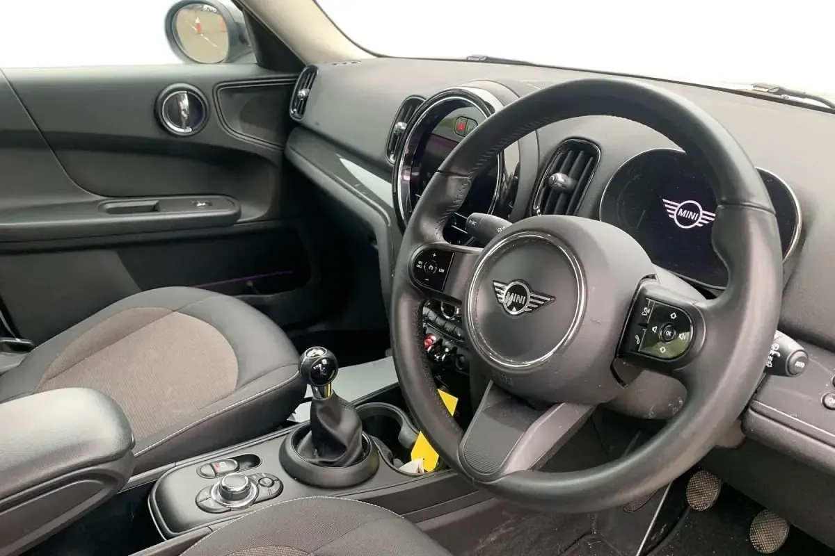 Usado Mini Cooper Comfort 2021 Plateado Utilitario
