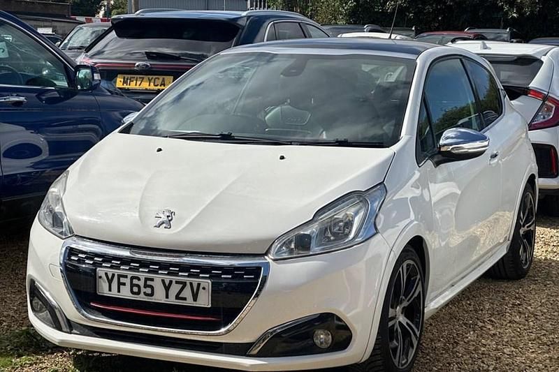 White Used 2015 Peugeot 208 Prestige Hatchback | £5,495 (Good price) - Image 1/1