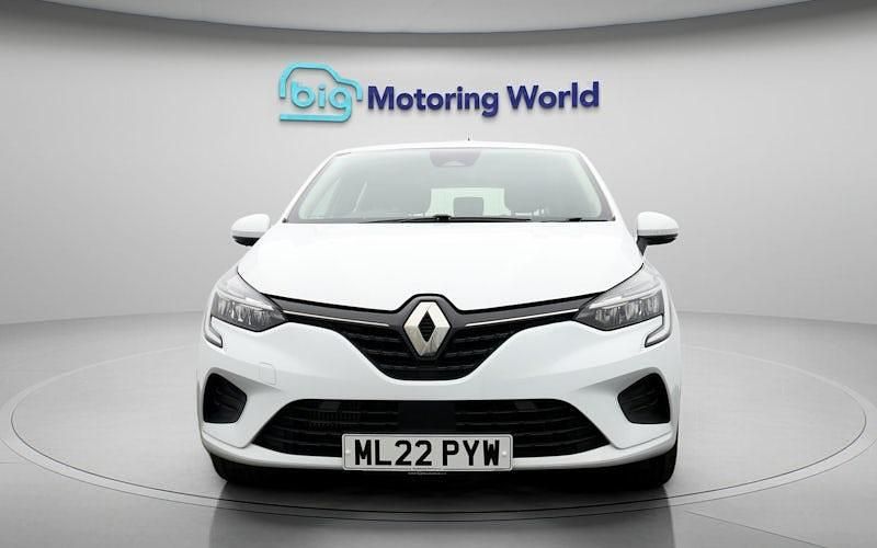 Used Renault Clio V Iconic 90 HP (66 kW) 2022 White Hatchback