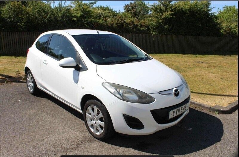 White Used 2011 Mazda 2 Hatchback | £2,500 (Fair price) - Image 1/4