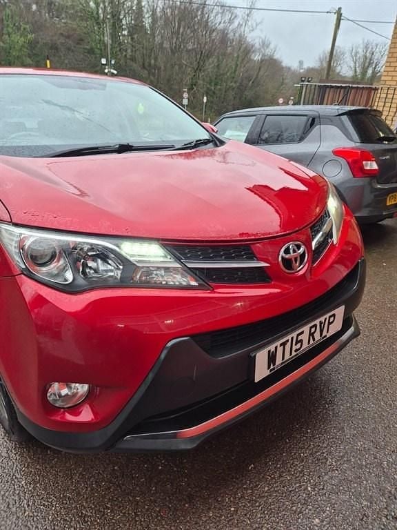 Used Toyota RAV4 2015 Red Estate