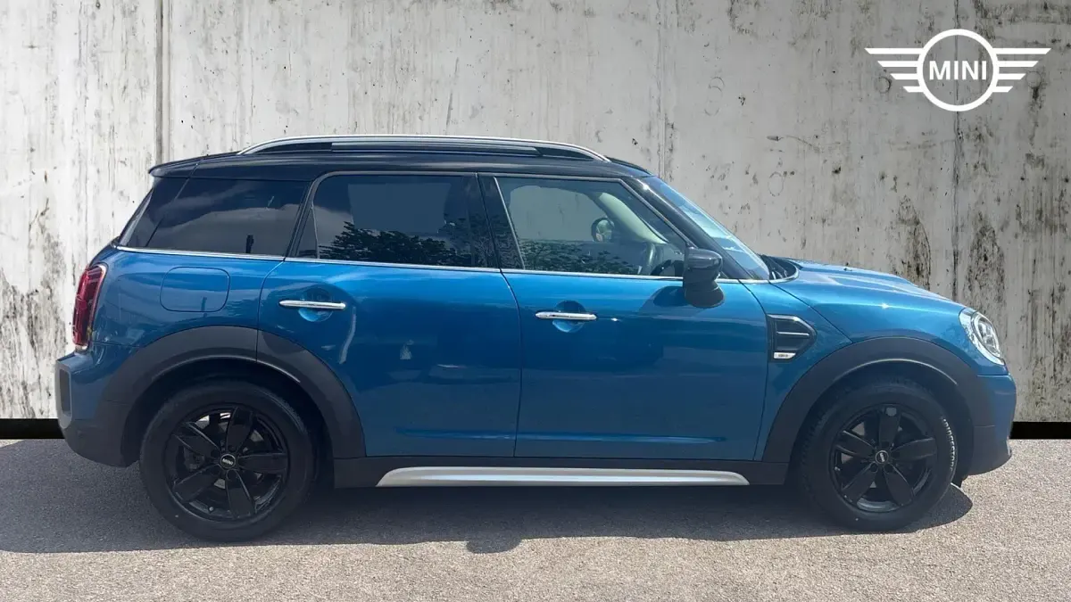 Used Mini Cooper Countryman Classic 136 HP (100 kW) 2023 Island blue SUV