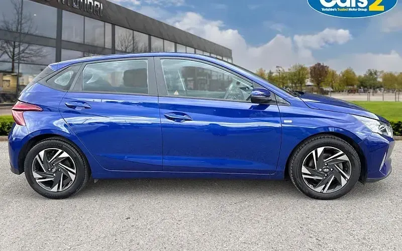 Używany Hyundai i20 SE 101 KM (74 kW) 2023 Niebieski Hatchback