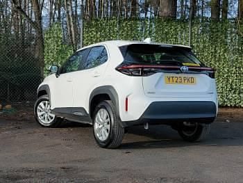 Used Toyota Yaris Hybrid 116 HP (85 kW) 2023 White Estate