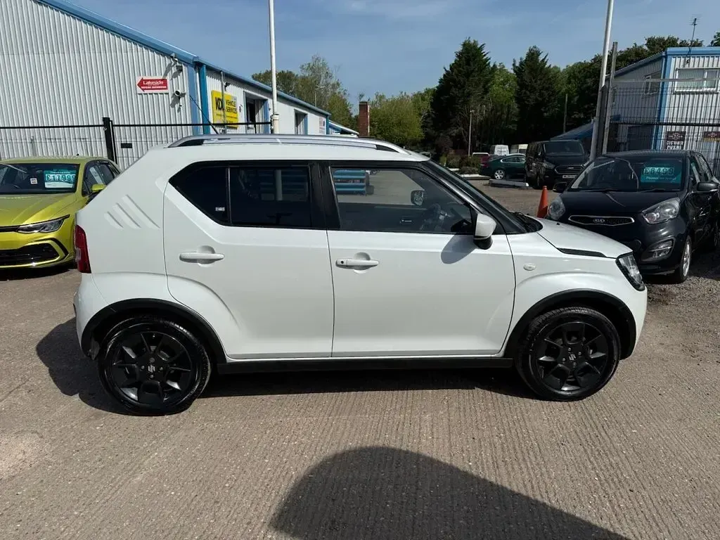 Used Suzuki Ignis SZ-T 90 HP (66 kW) 2017 White SUV
