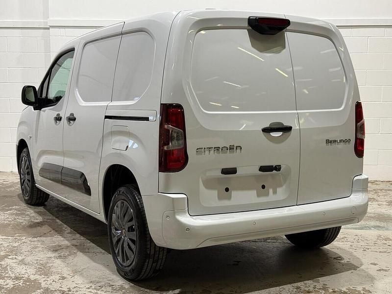 New Citroën Berlingo 101 HP (74 kW) 2025 White MPV