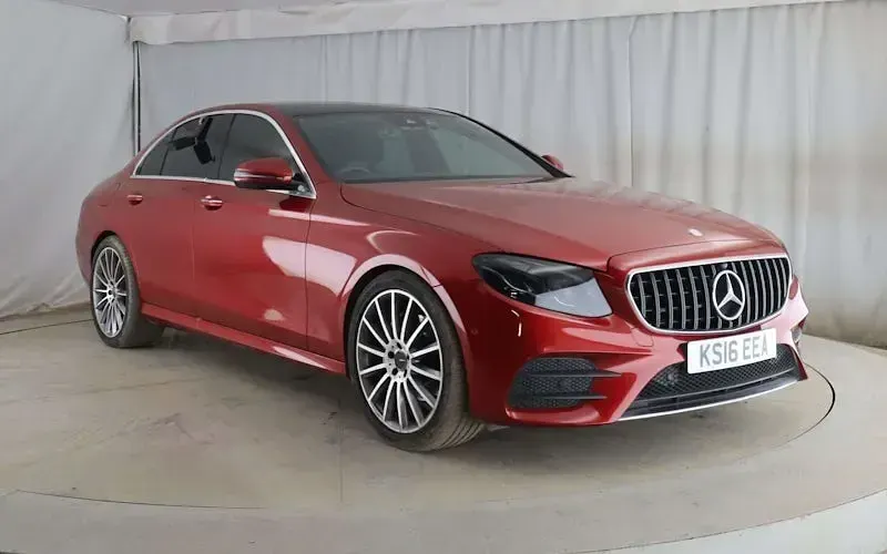 Usado Mercedes E220 AMG Line Premium Plus 194 HP (142 kW) 2019 Sedan