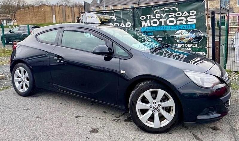 Second-hand Vauxhall Astra GTC Sport 2012 Negru Hatchback