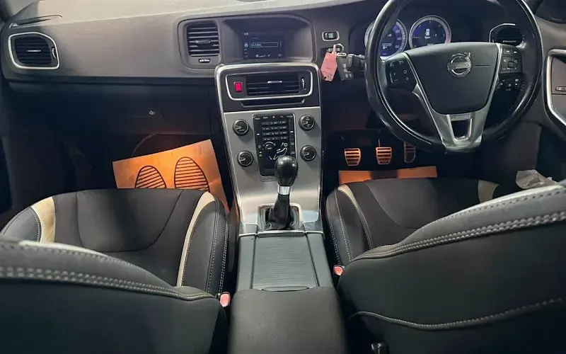 Used Volvo V60 R-Design 114 HP (83 kW) 2012 Grey Estate