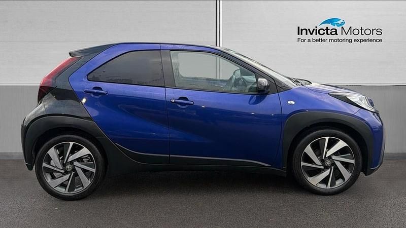 Used Toyota Aygo X 72 HP (52 kW) 2022 Juniper blue SUV