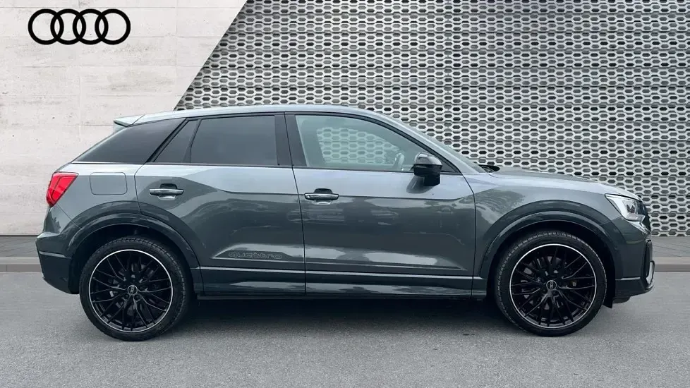 Używany Audi SQ2 Black Edition 300 KM (220 kW) 2023 Szary SUV