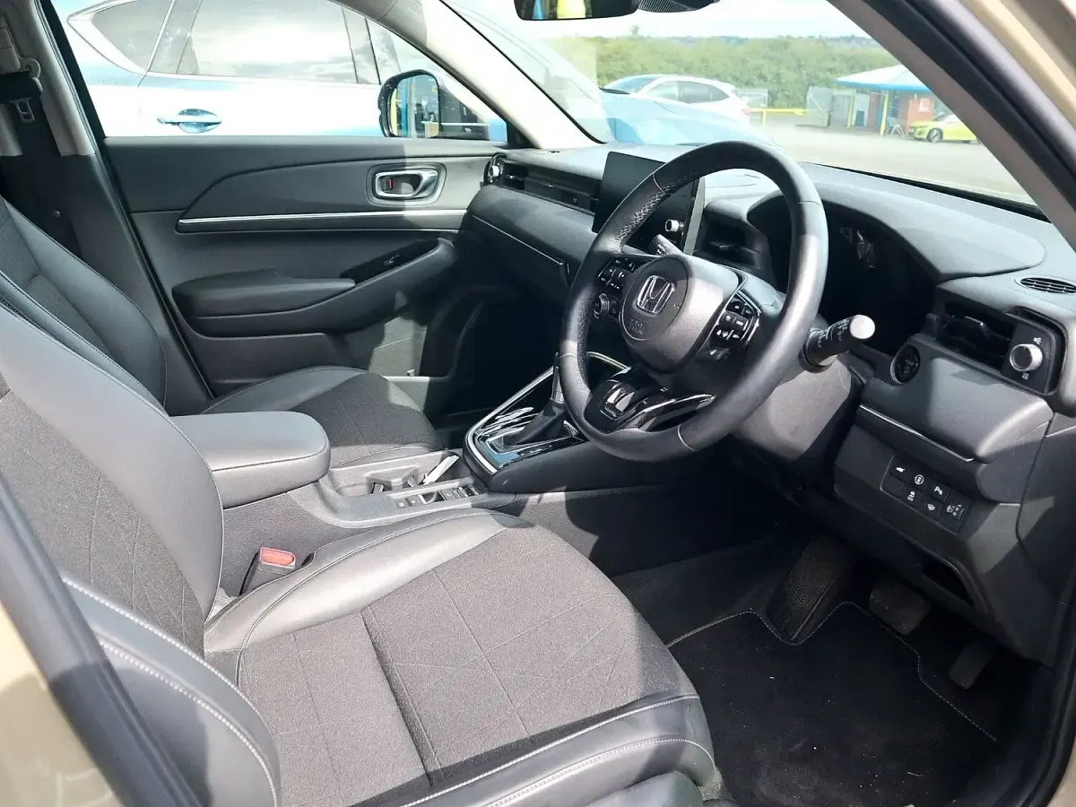 Used Honda HR-V Advance 131 HP (96 kW) 2024 Sand khaki SUV