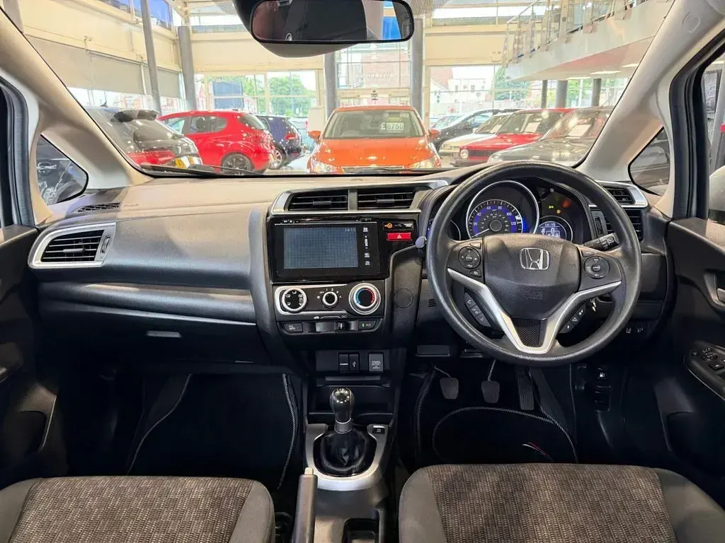 Used Honda Jazz SE 102 HP (75 kW) 2016 Silver Hatchback