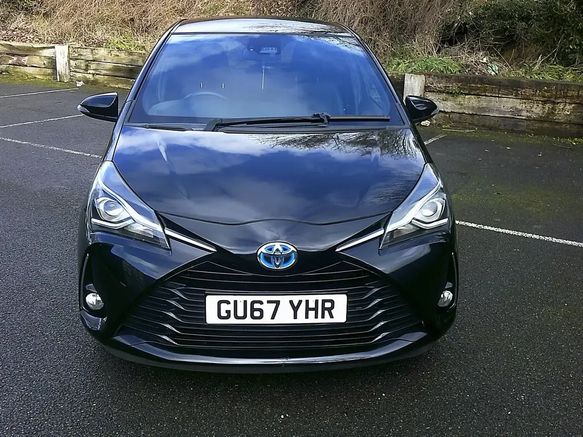 Used Toyota Yaris 100 HP (73 kW) 2017 Black Hatchback
