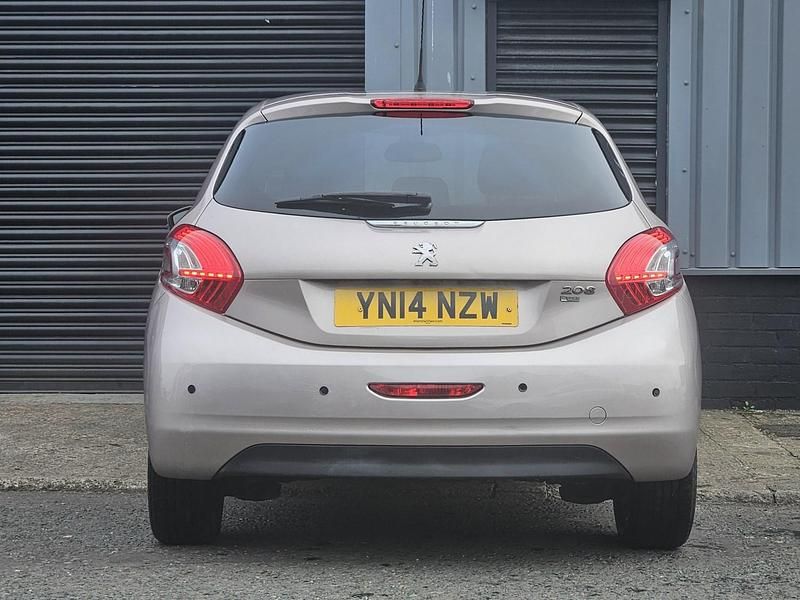 Used Peugeot 208 Allure 92 HP (67 kW) 2014 Pink Hatchback