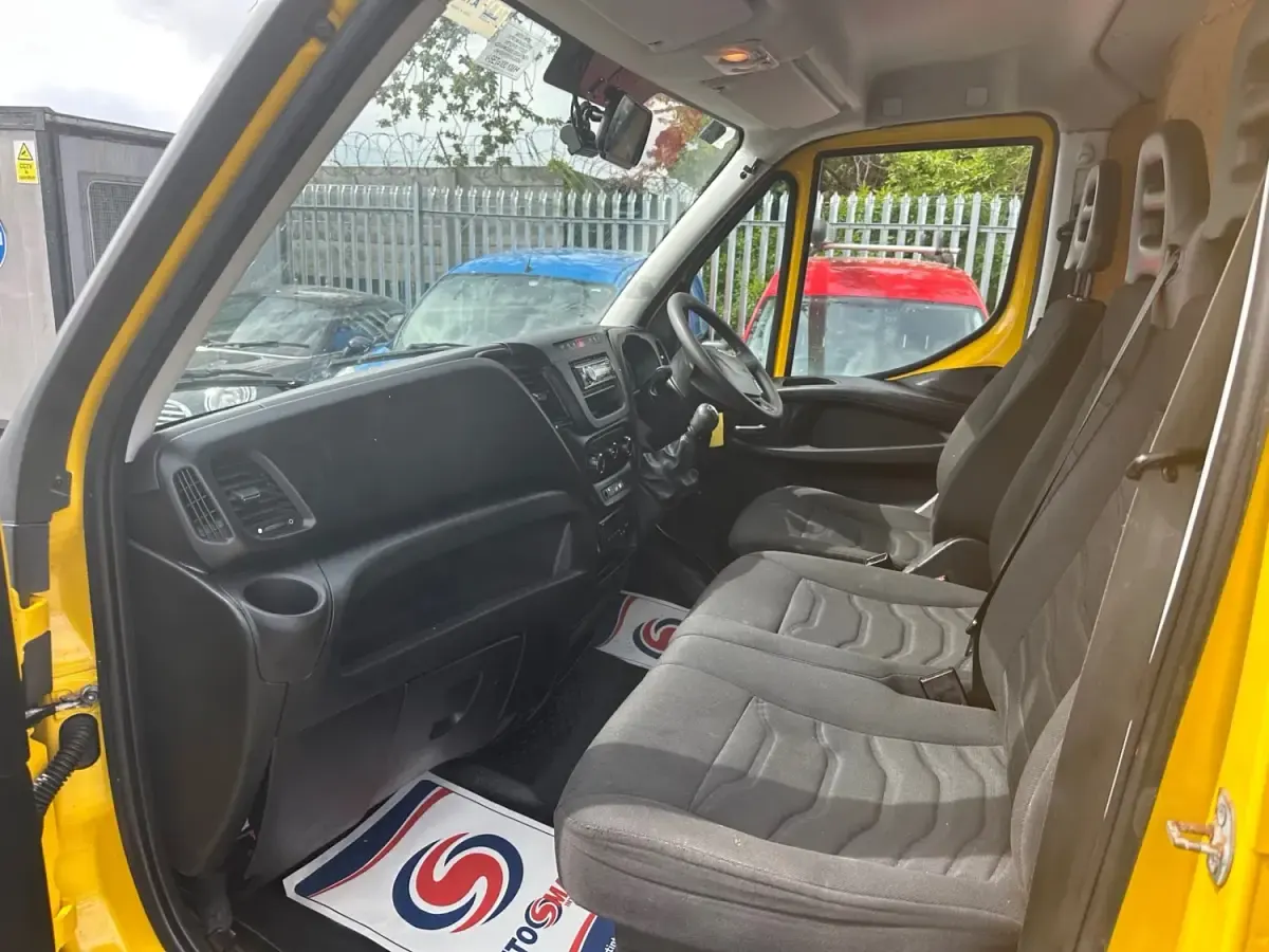 Begagnad Iveco Daily 2016 Gul Cab